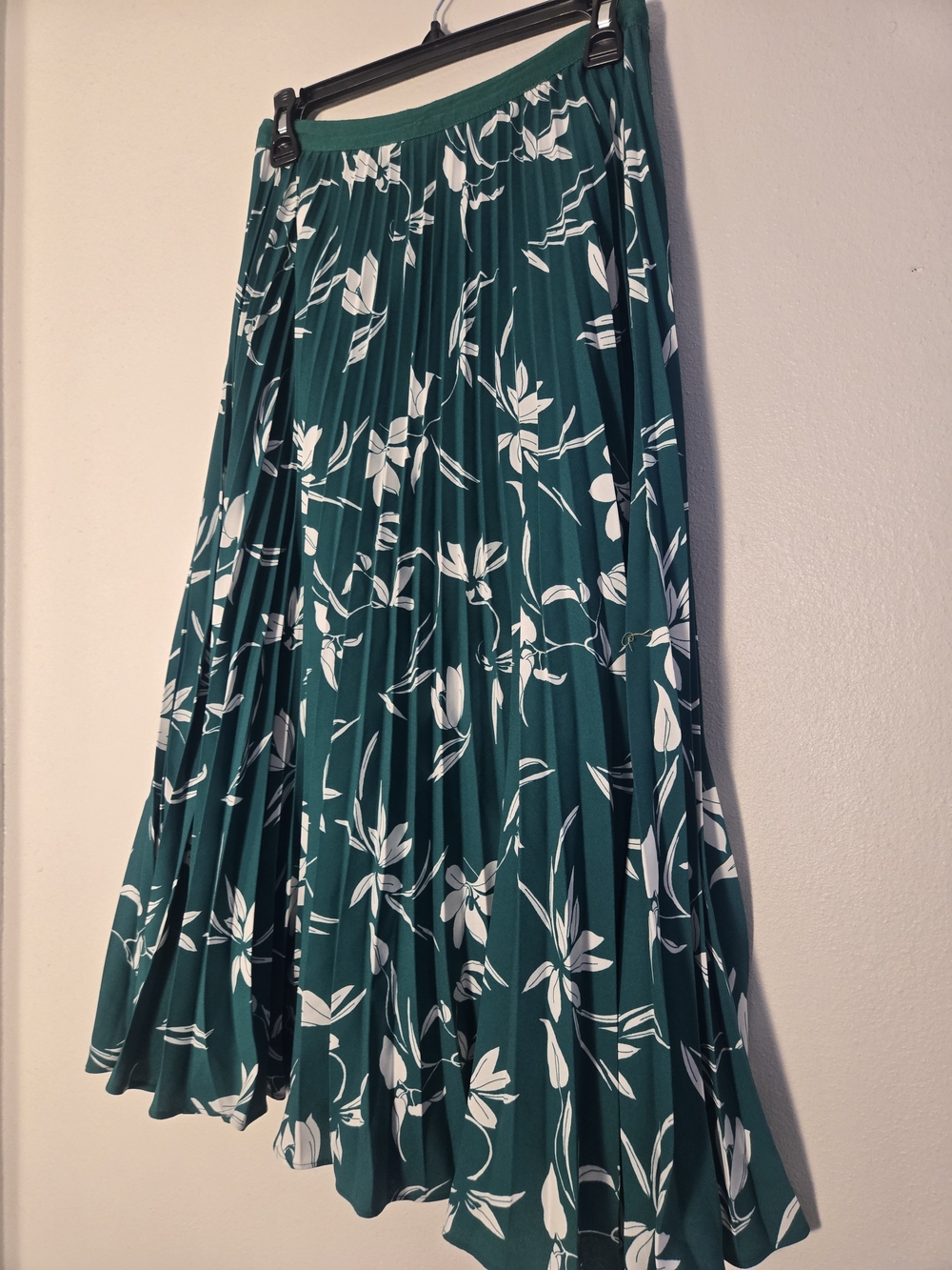 Banana Republic Kelly Green Floral Pleated Midi Skirt Side Zip - Picture 2 of 4